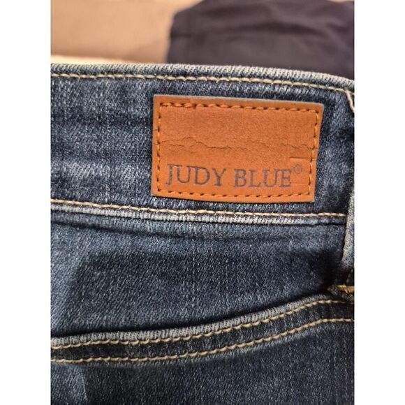 Judy Blue Women's Slim Fit Raw Hem Distressed Skinny Jeans 5/27 - Picture 3 of 9